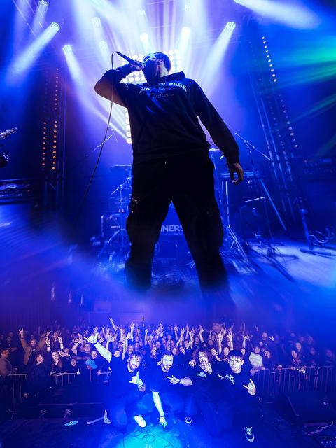 Conrad on stage above the band and crowd